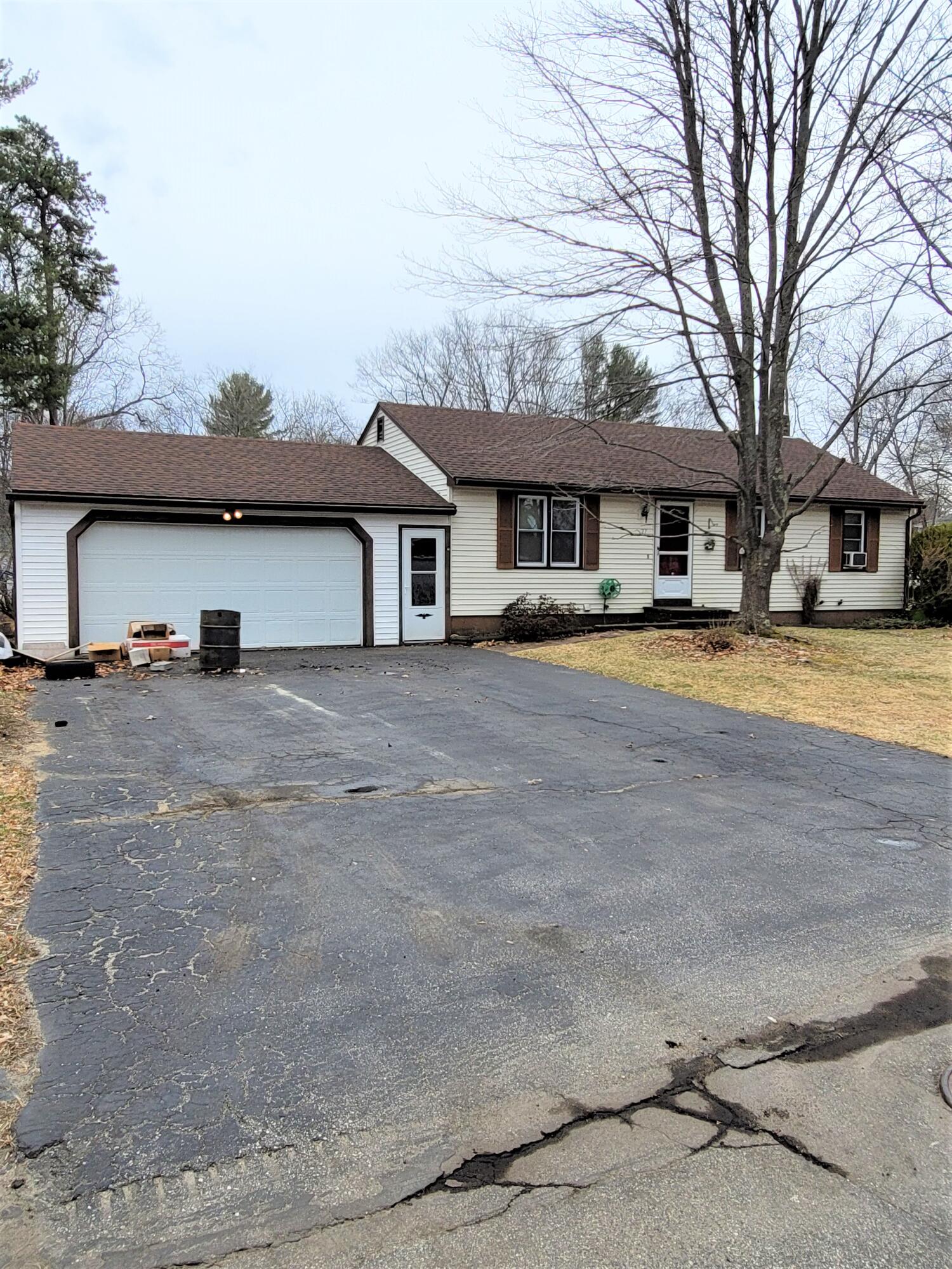27 Avon Street Sanford ME 04073