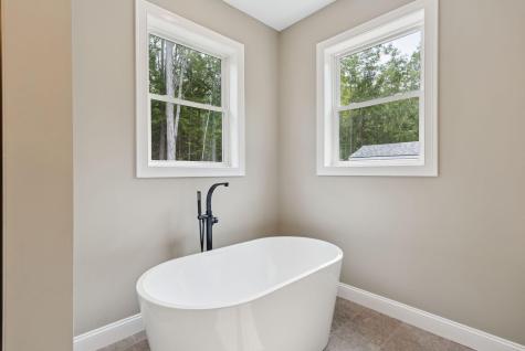 9 Bonita Way Buxton ME 04093