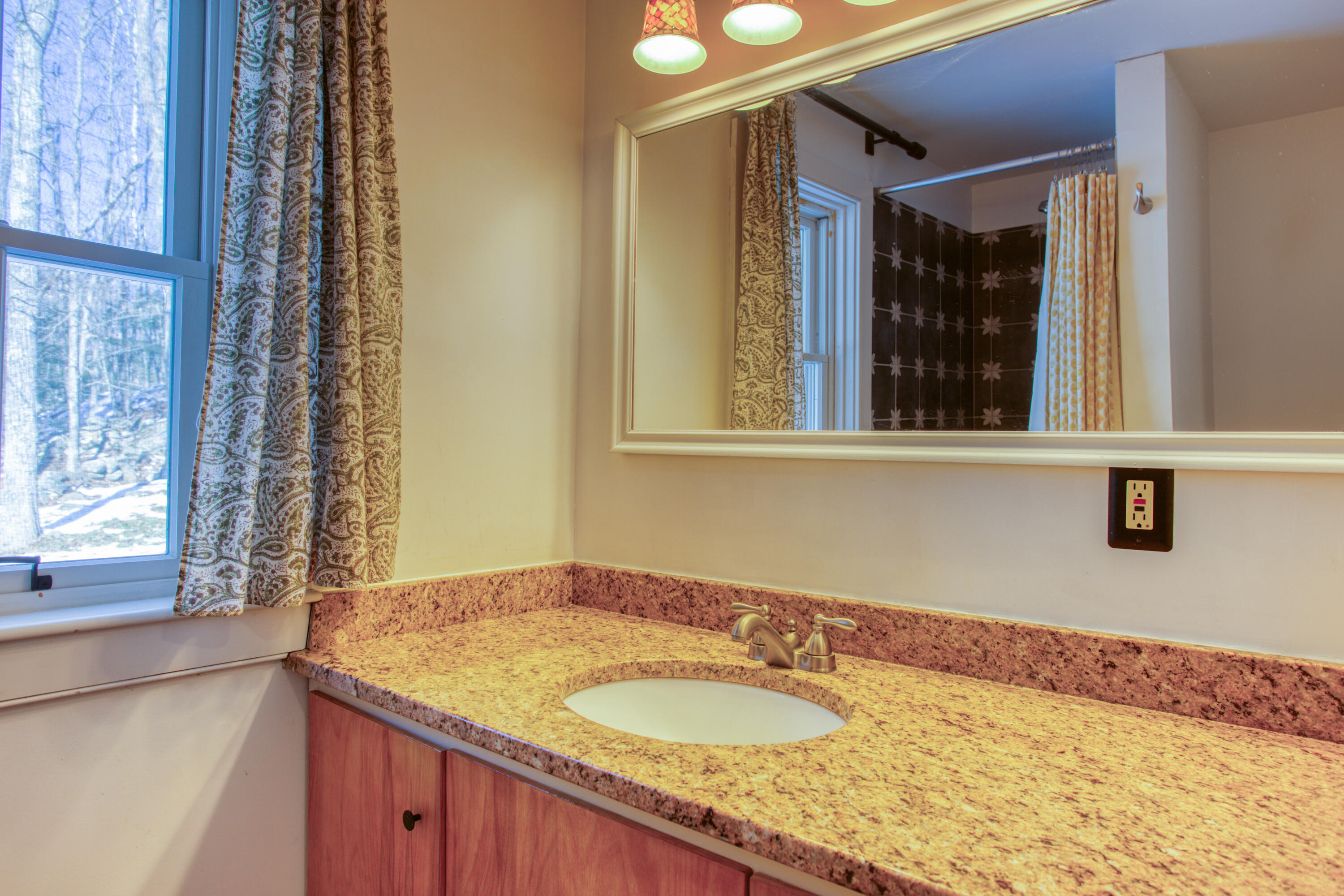 467 River Road Edgecomb ME 04556