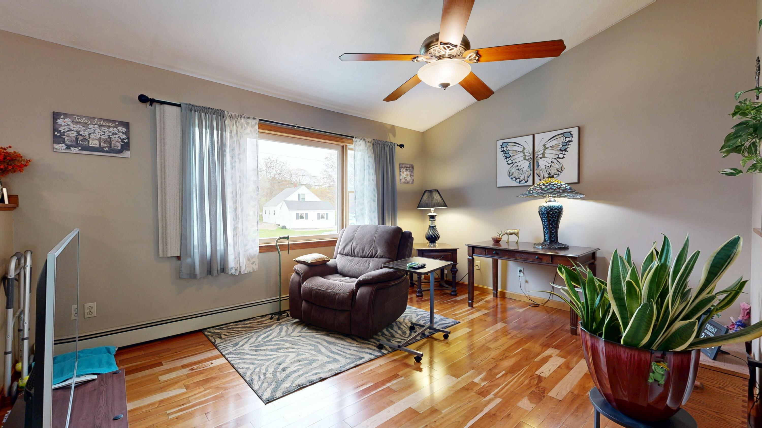 4 Venise Avenue Lewiston ME 04240
