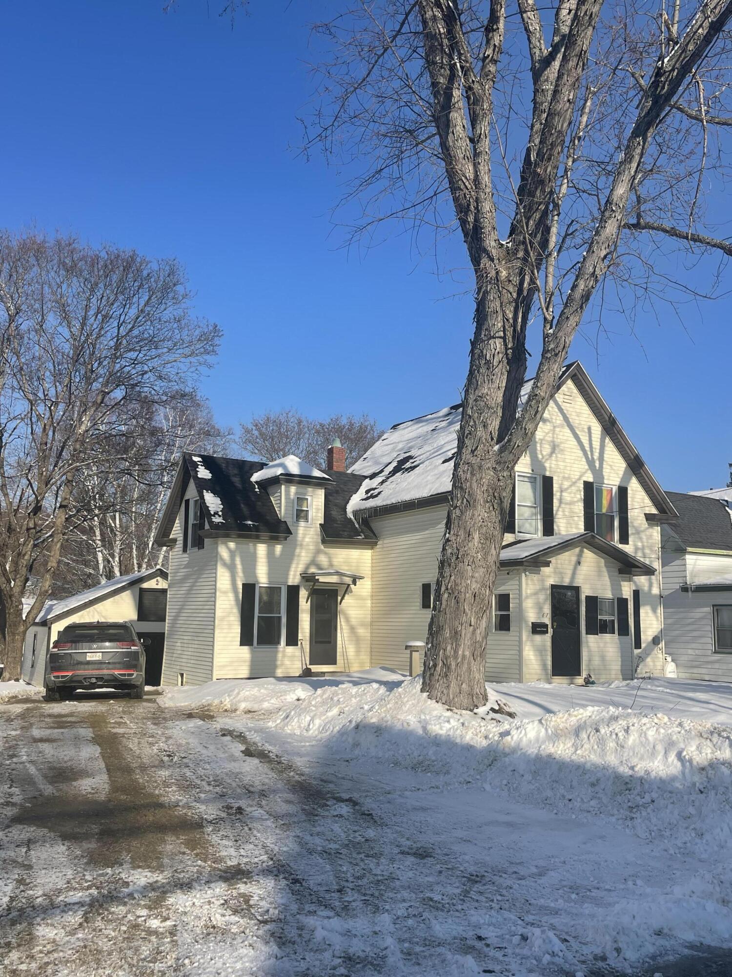 61 Park Street East Millinocket ME 04430