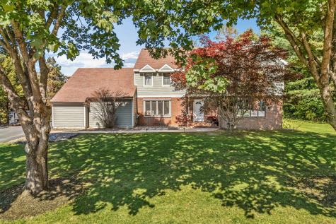 22 Briarcliff Knoll Auburn ME 04210