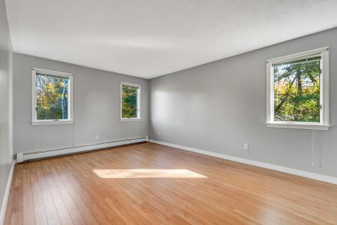 22 Briarcliff Knoll Auburn ME 04210