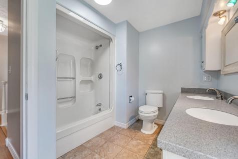 22 Briarcliff Knoll Auburn ME 04210