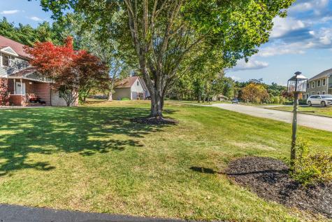 22 Briarcliff Knoll Auburn ME 04210