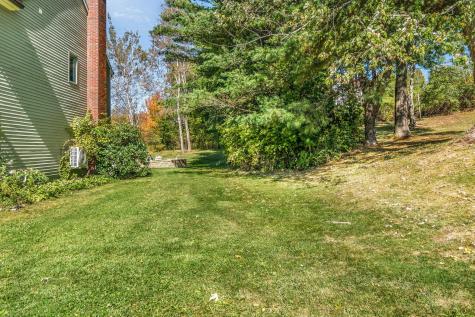 22 Briarcliff Knoll Auburn ME 04210