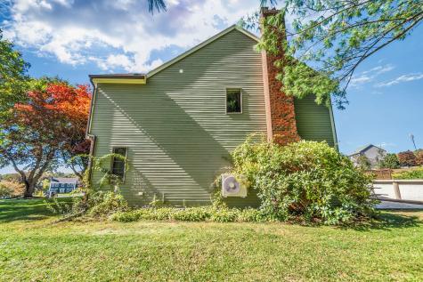 22 Briarcliff Knoll Auburn ME 04210