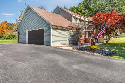 22 Briarcliff Knoll Auburn ME 04210