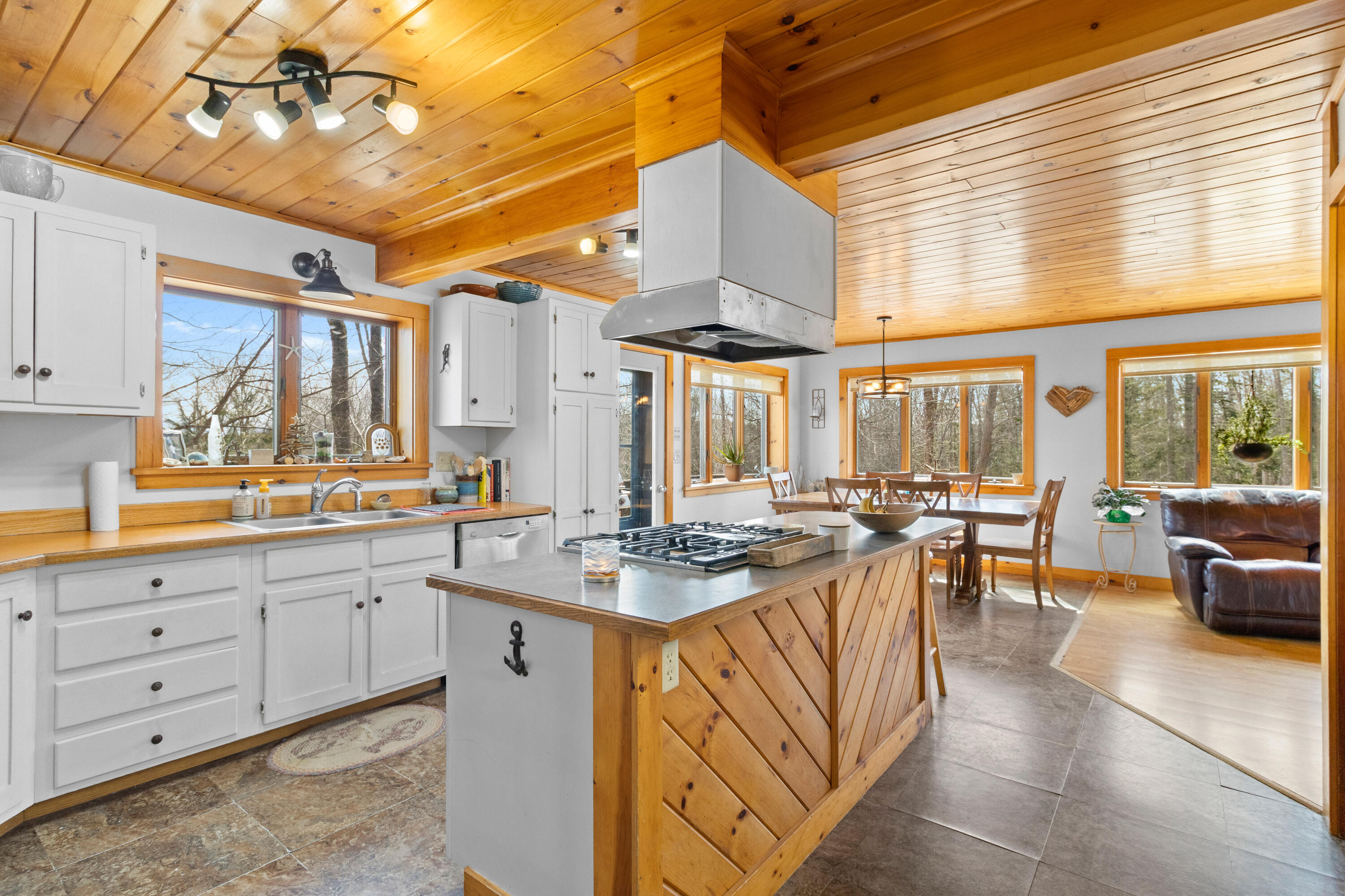 39 Simmons Lane Friendship ME 04547
