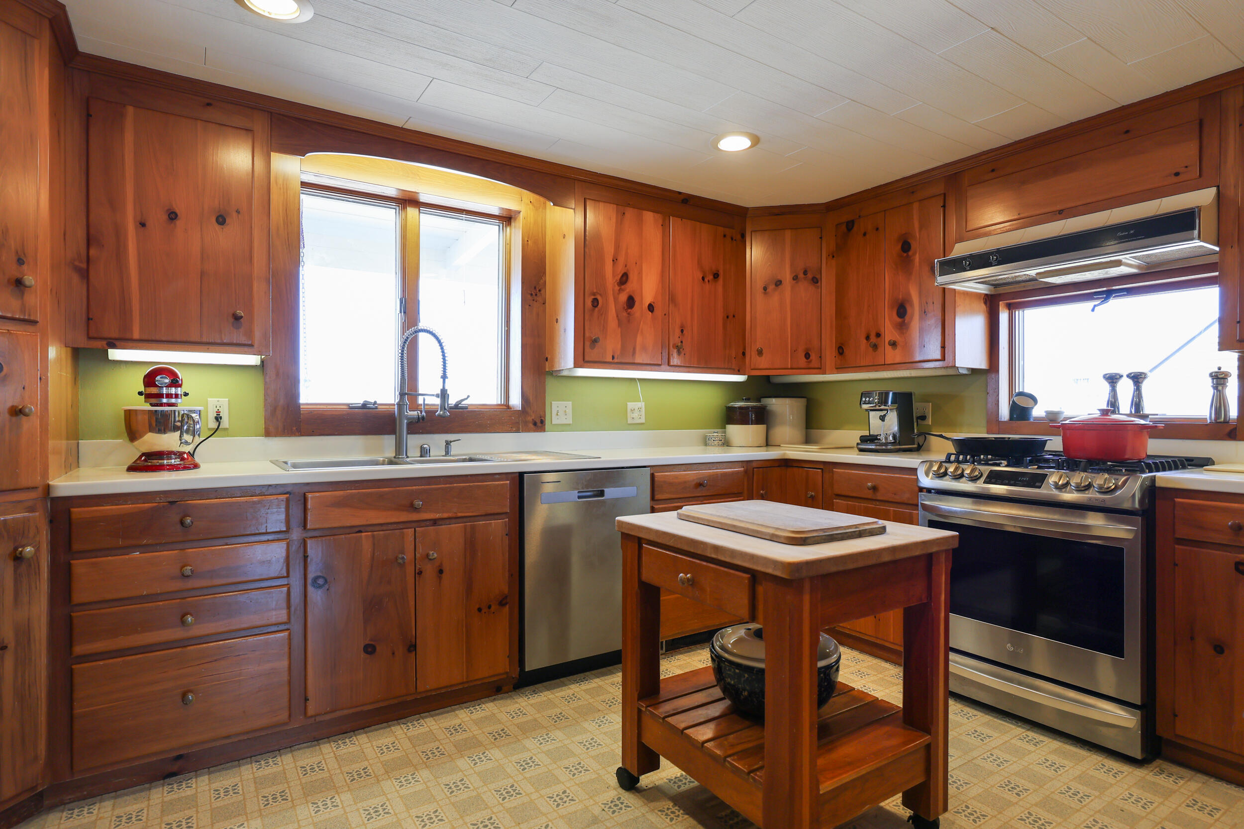 27 Clamshell Alley Vinalhaven ME 04863