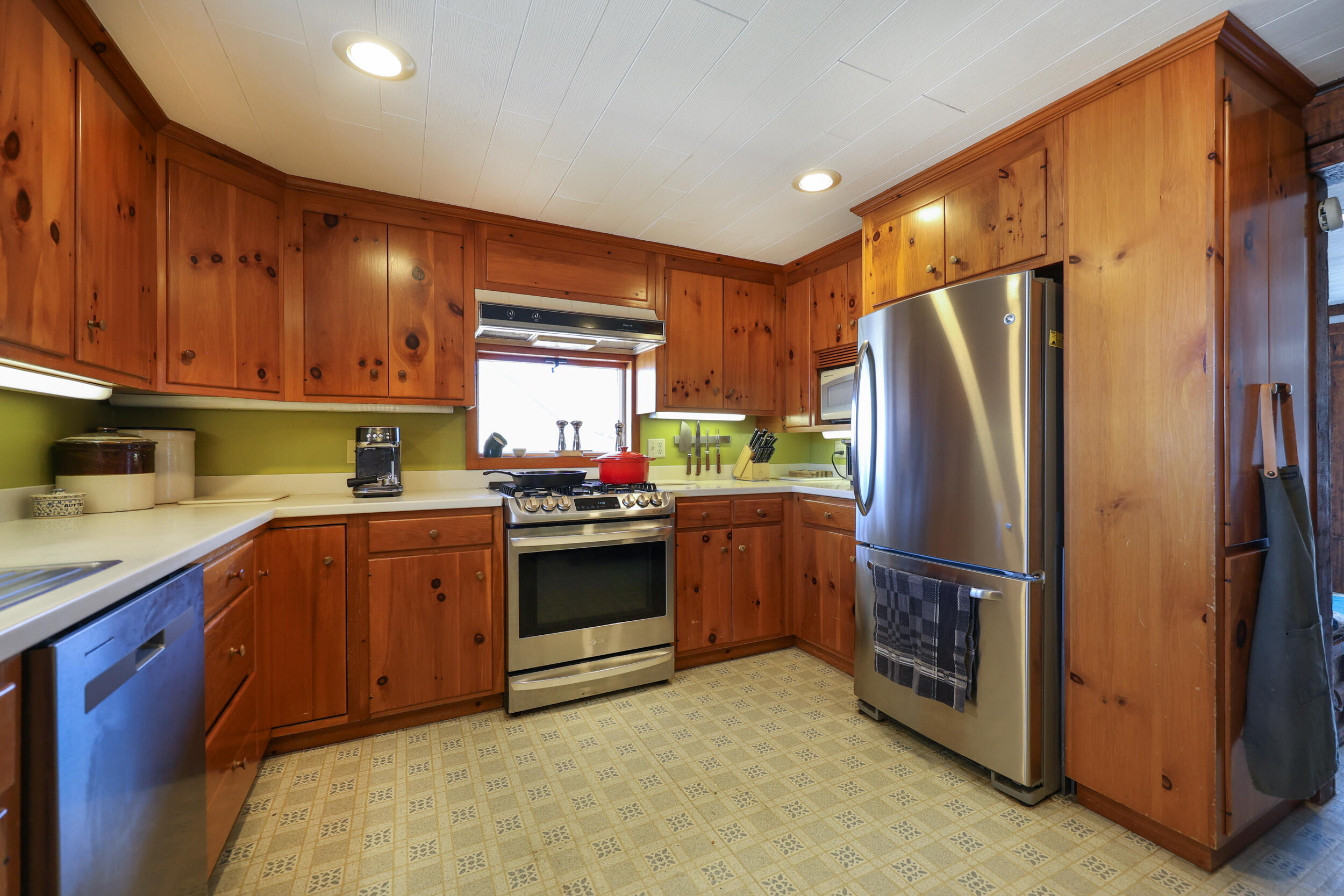 27 Clamshell Alley Vinalhaven ME 04863