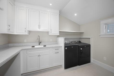 21 Badgers Island W Kittery ME 03904