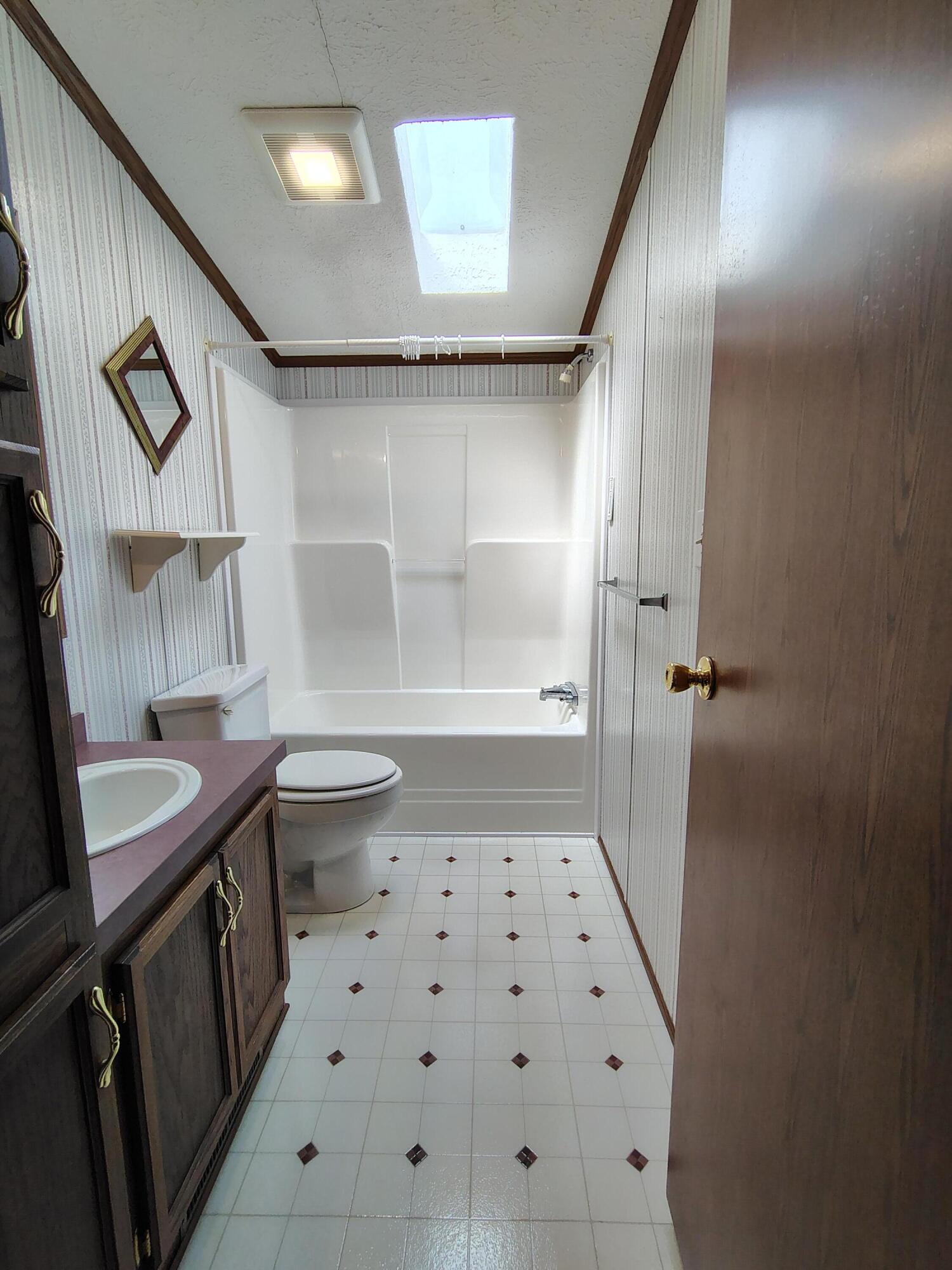 52 Hodsdon Lane Jefferson ME 04348