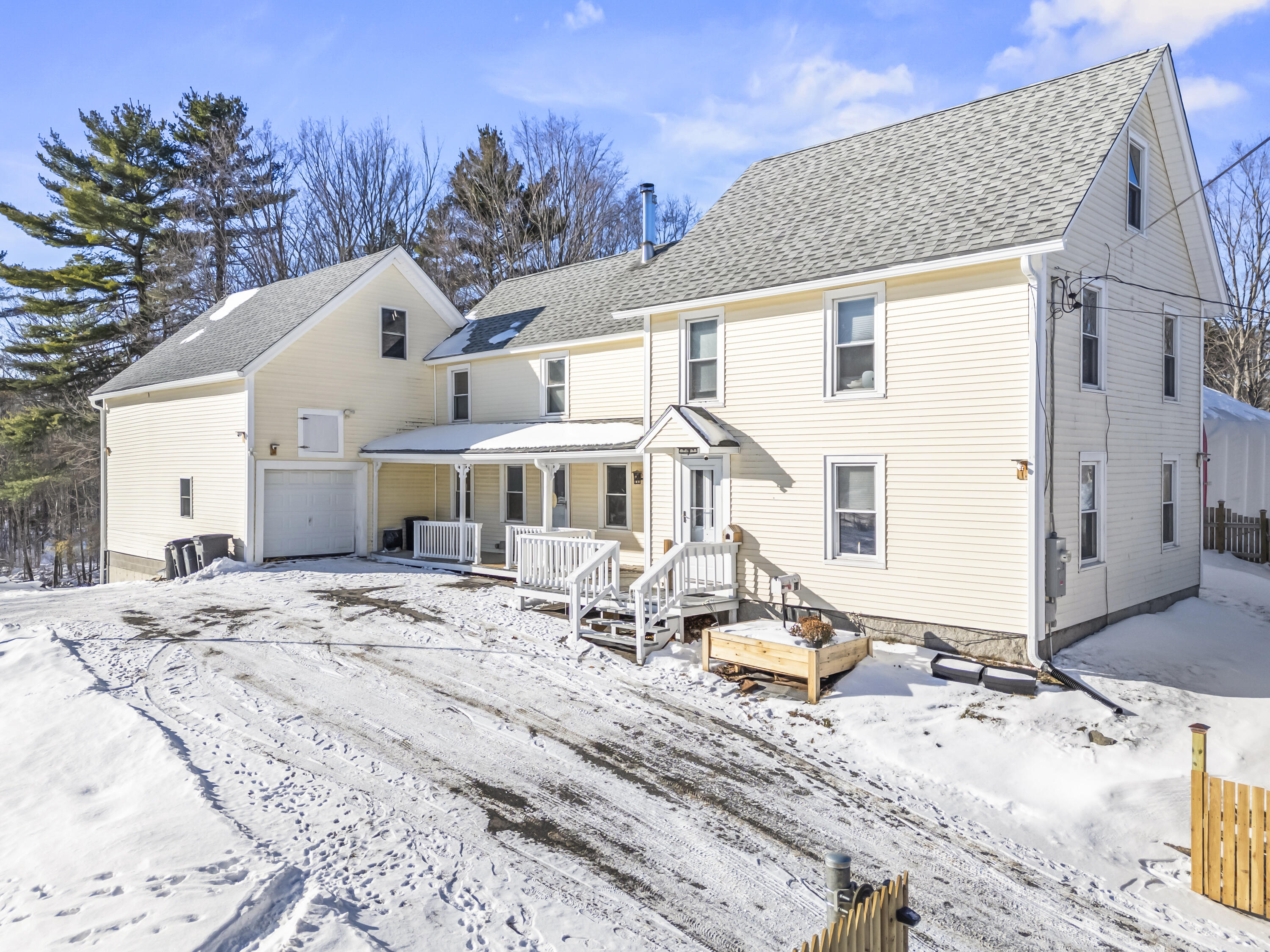 26 Spring Street Mechanic Falls ME 04256