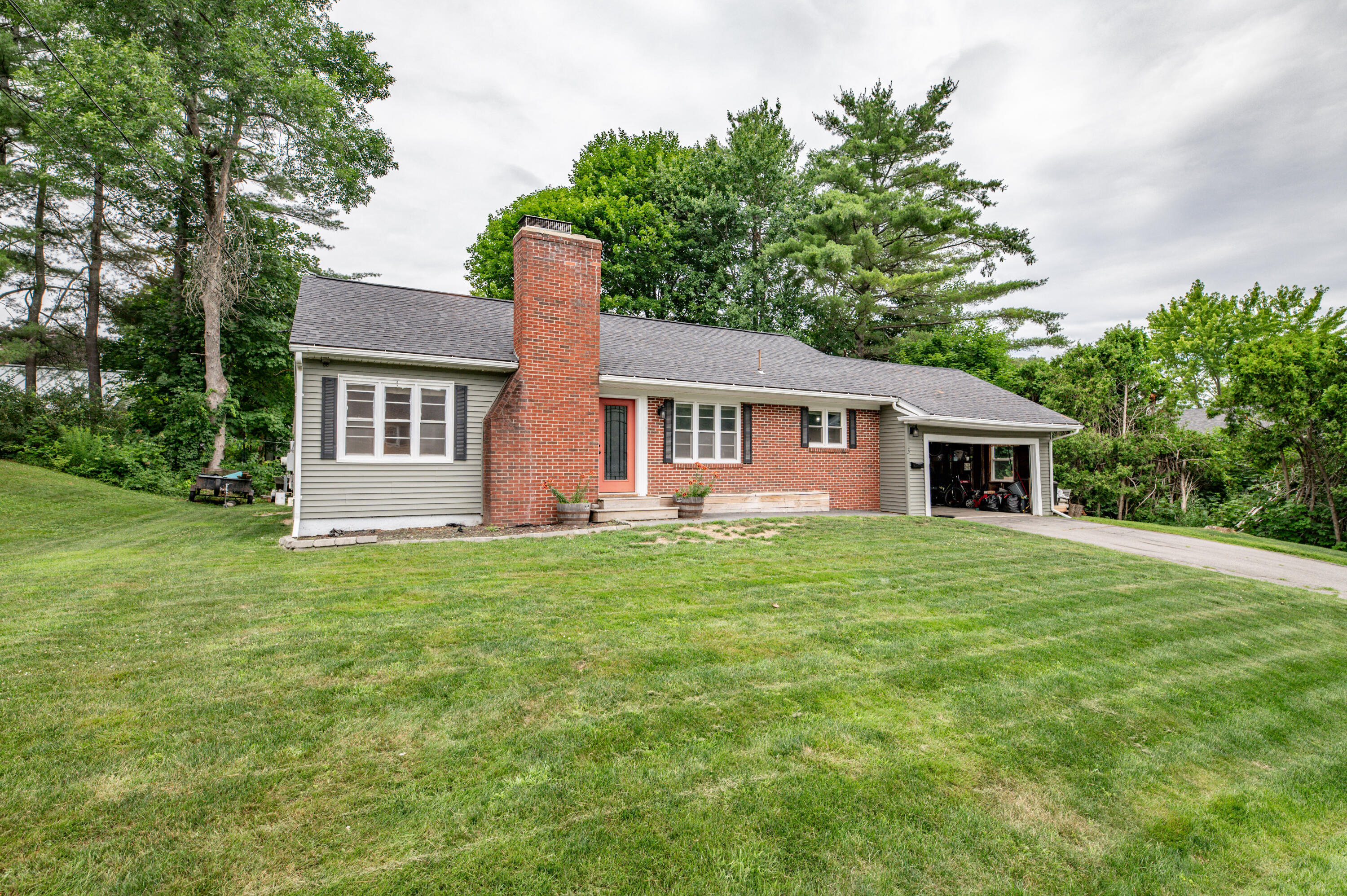 3 Riverside Avenue Waterville ME 04901