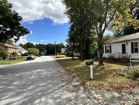 13 Owen Street Lewiston ME 04240