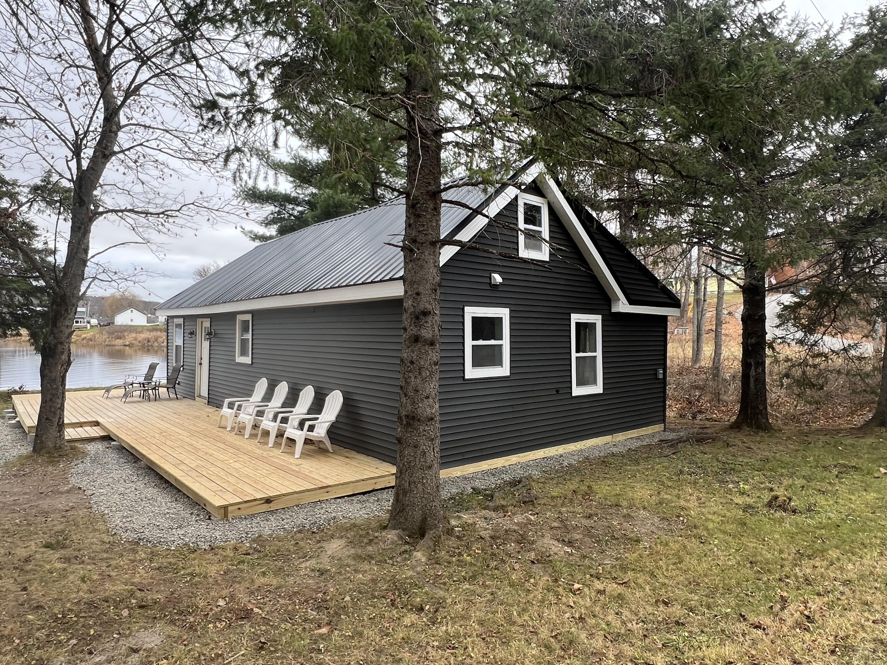 39 Mackenzie Avenue Lincoln ME 04457