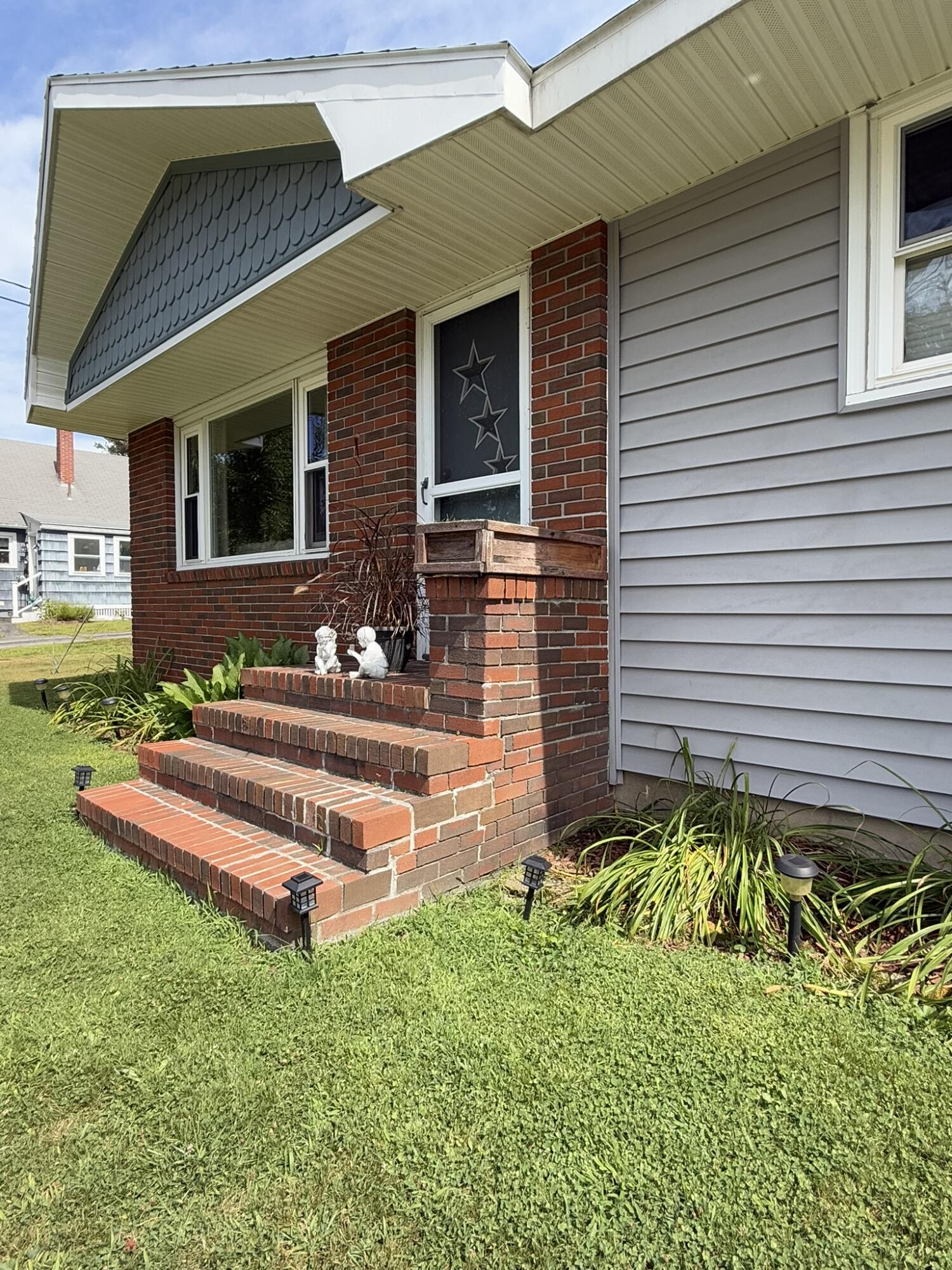 25 Albert Street Lewiston ME 04240