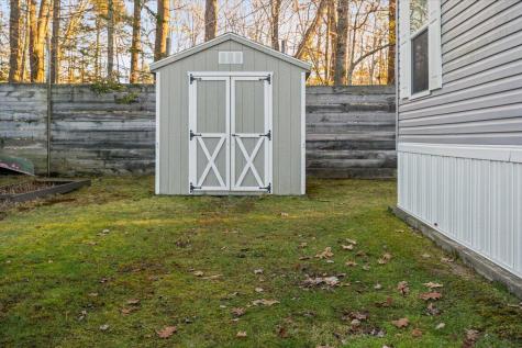 8 Young Avenue Brunswick ME 04011