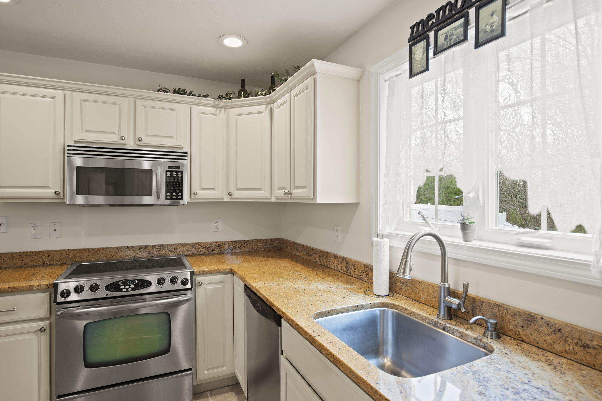 5 Izzy Lane Kittery ME 03904