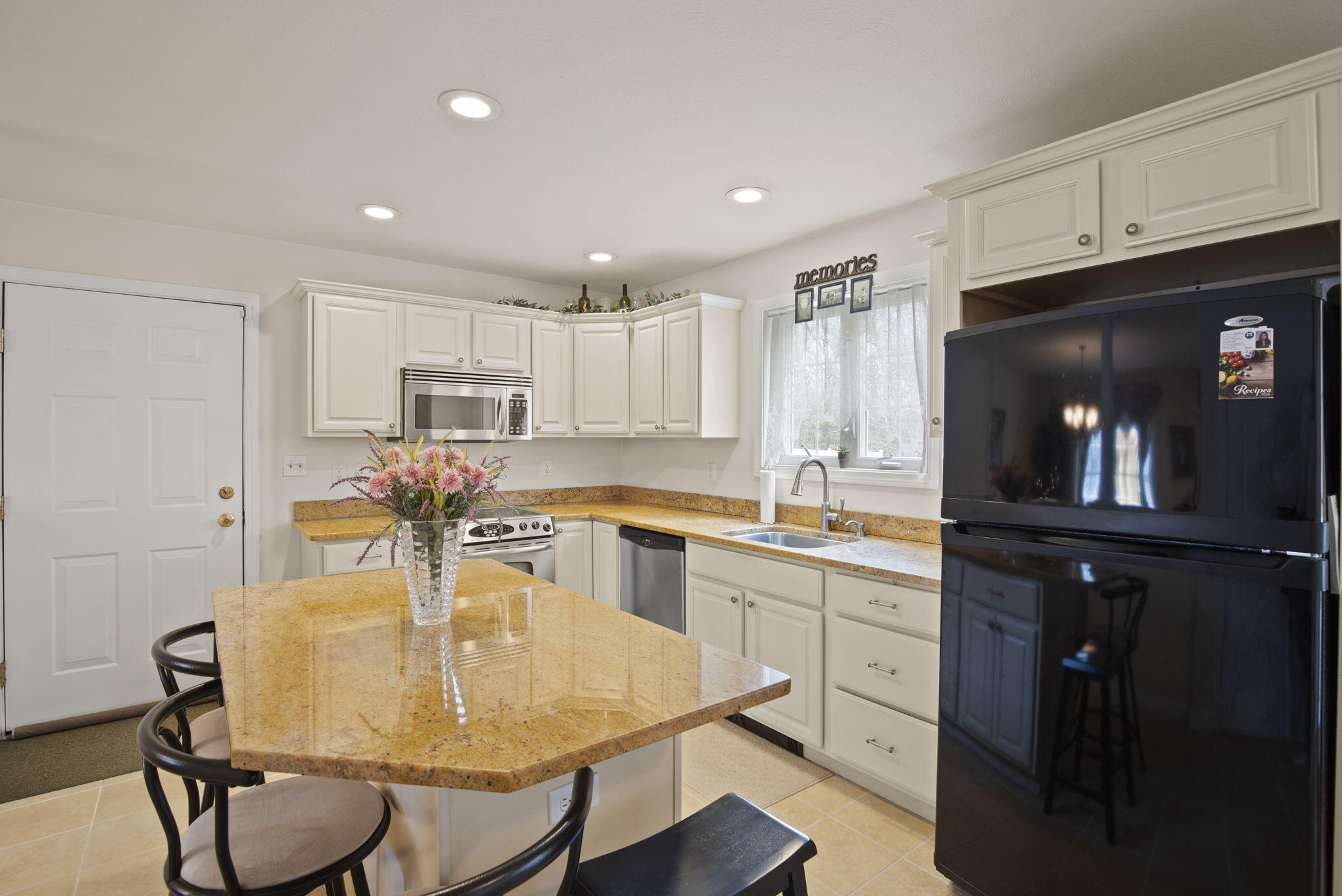 5 Izzy Lane Kittery ME 03904