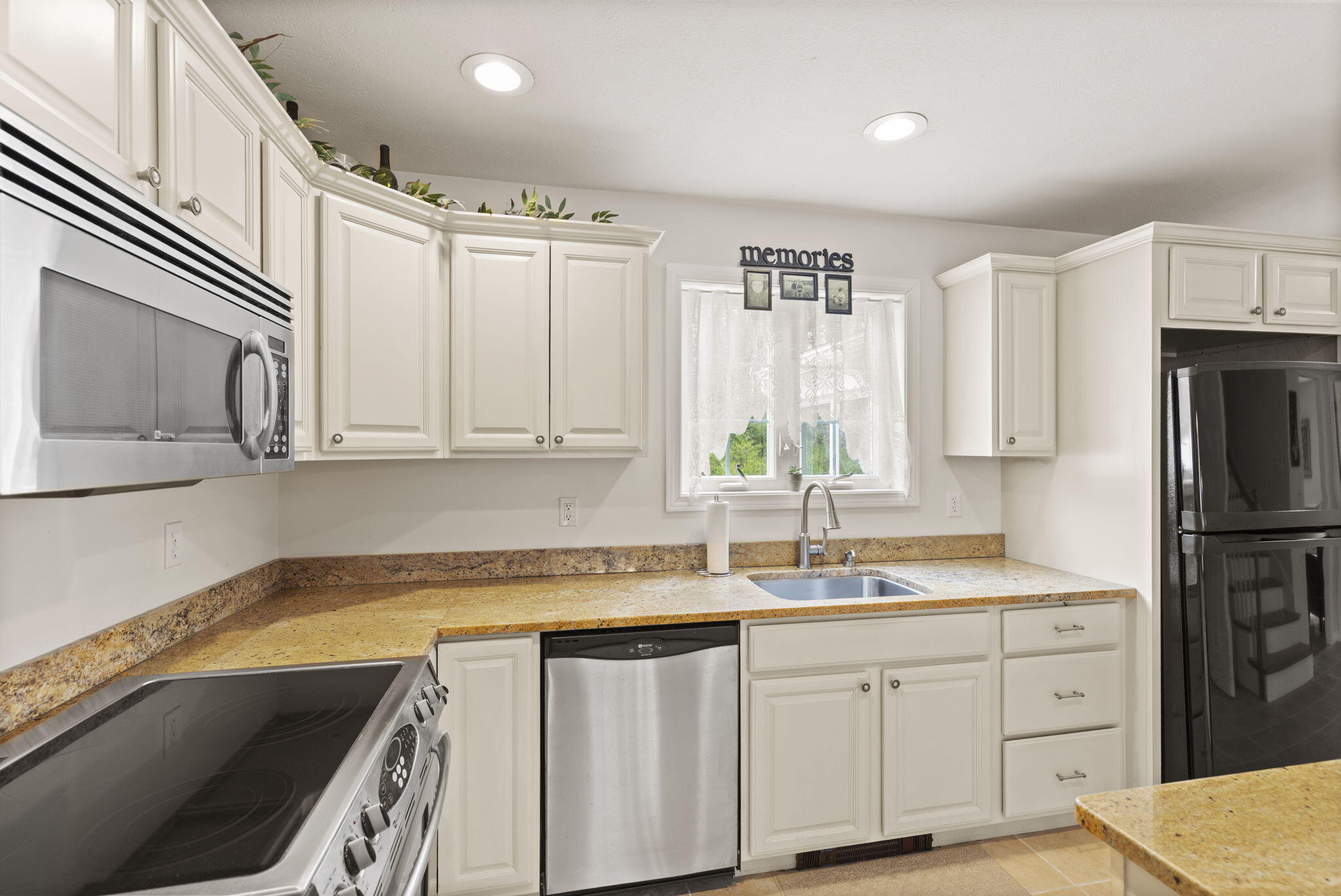 5 Izzy Lane Kittery ME 03904