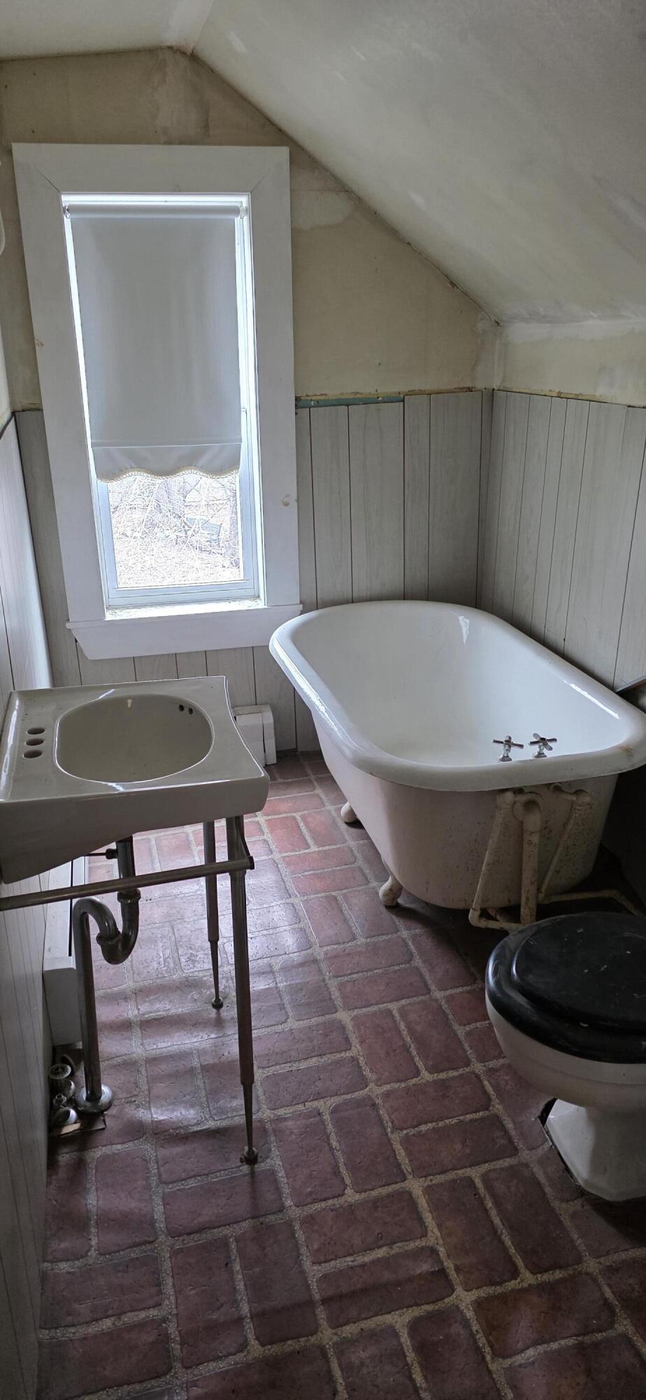 16 Western Avenue East Millinocket ME 04430
