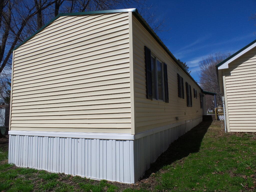 17 Maple Street Vassalboro ME 04989