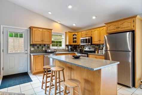 21 Seth's Way West Gardiner ME 04345