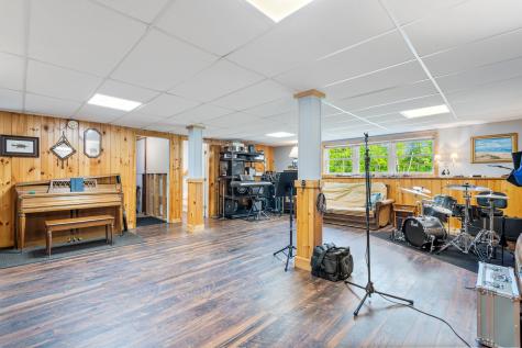 21 Seth's Way West Gardiner ME 04345