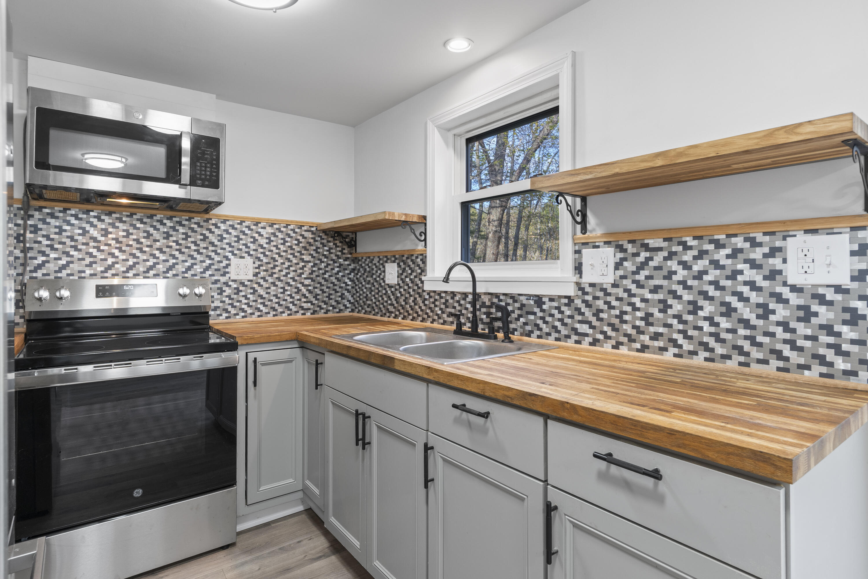 441 Middle Road Woolwich ME 04579