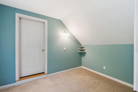 111 Daggett Drive Raymond ME 04071