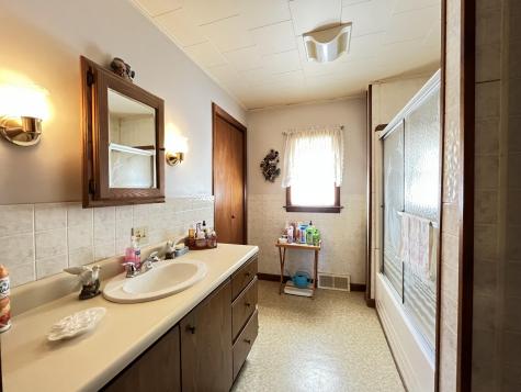327 Vickery Road Auburn ME 04210