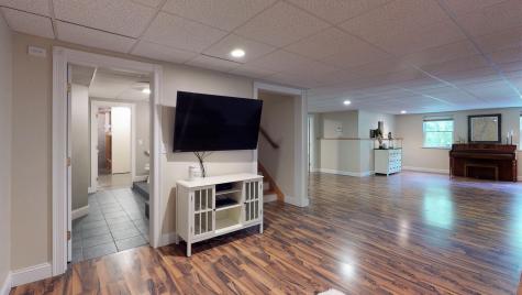 117 Mountain Road Raymond ME 04071