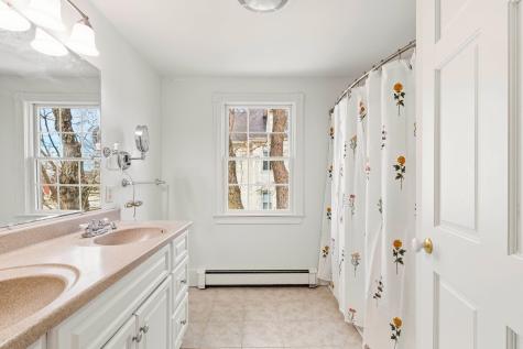 166 E Main Street Yarmouth ME 04096