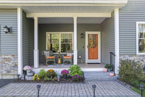 55 Somerset Place Topsham ME 04086