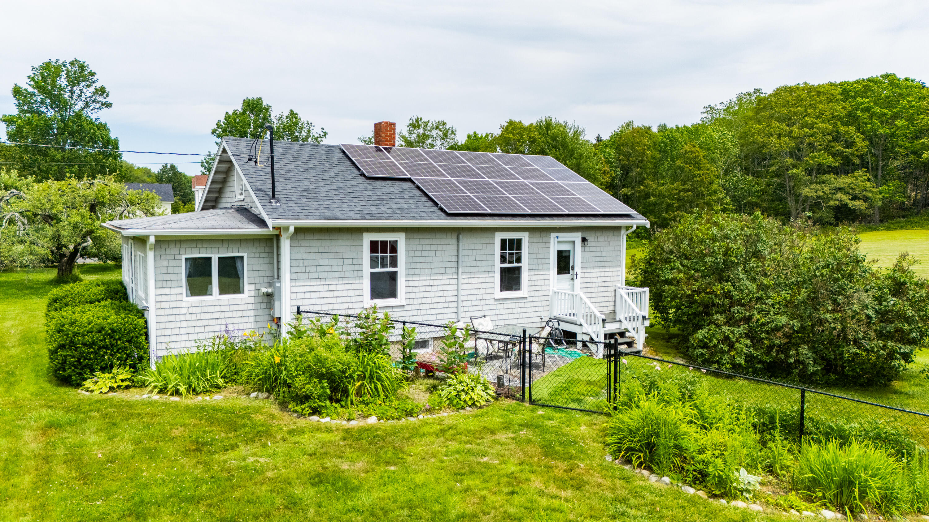 26 Cross Point Road Edgecomb ME 04556