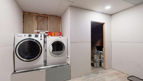 84 School Street Waldoboro ME 04572