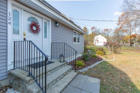 124 Ledgewood Drive Falmouth ME 04105