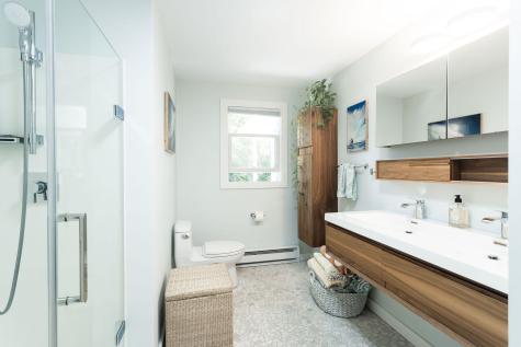 8 Wavecrest Drive York ME 03909