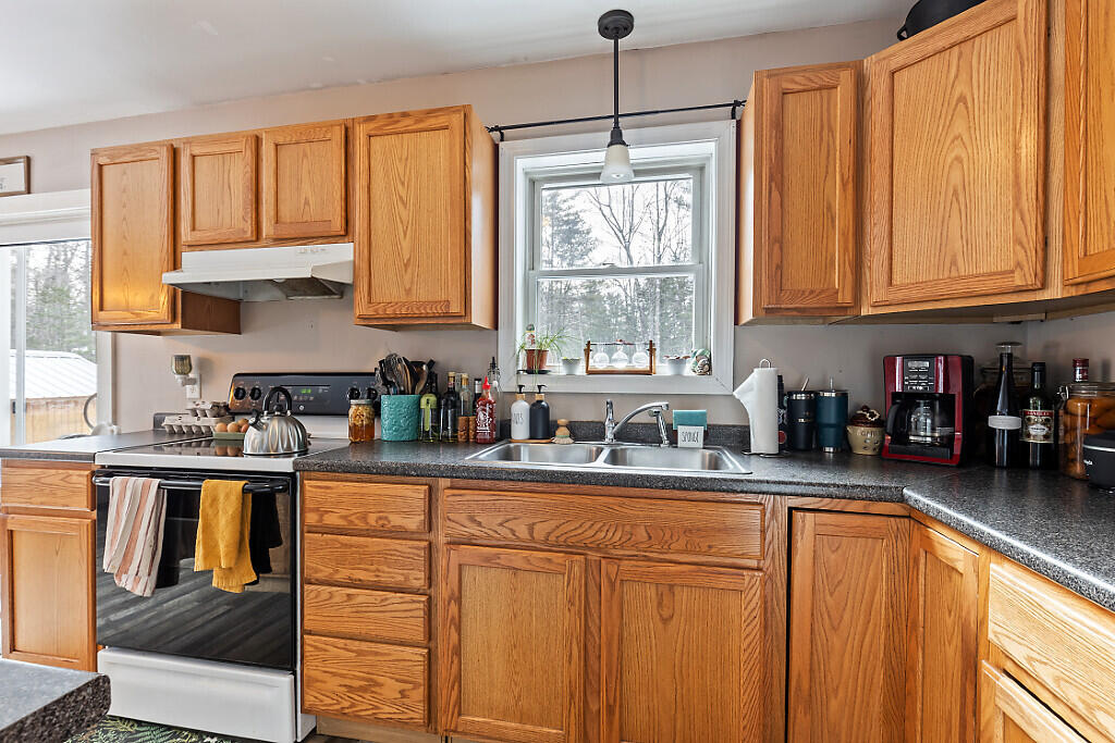 4 Youngs Drive Leeds ME 04263