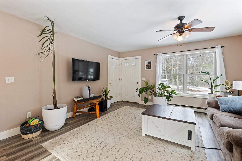 4 Youngs Drive Leeds ME 04263