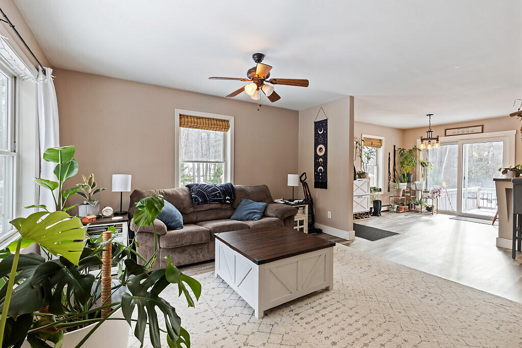 4 Youngs Drive Leeds ME 04263