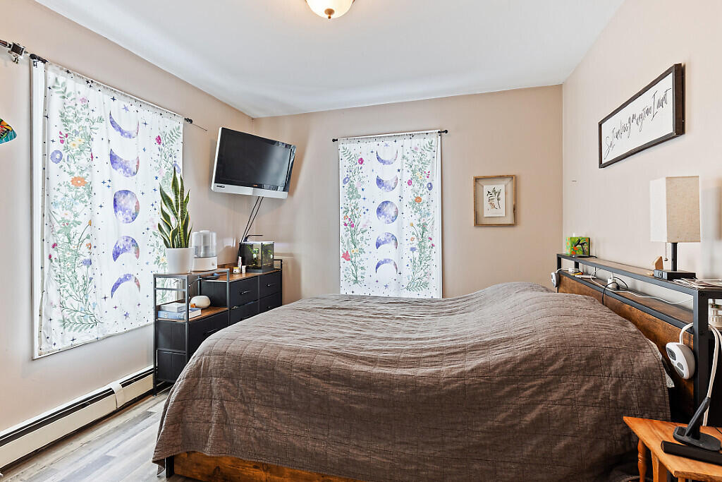 4 Youngs Drive Leeds ME 04263