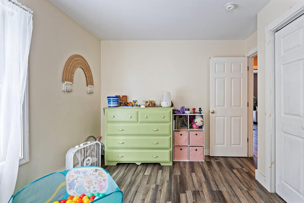 4 Youngs Drive Leeds ME 04263