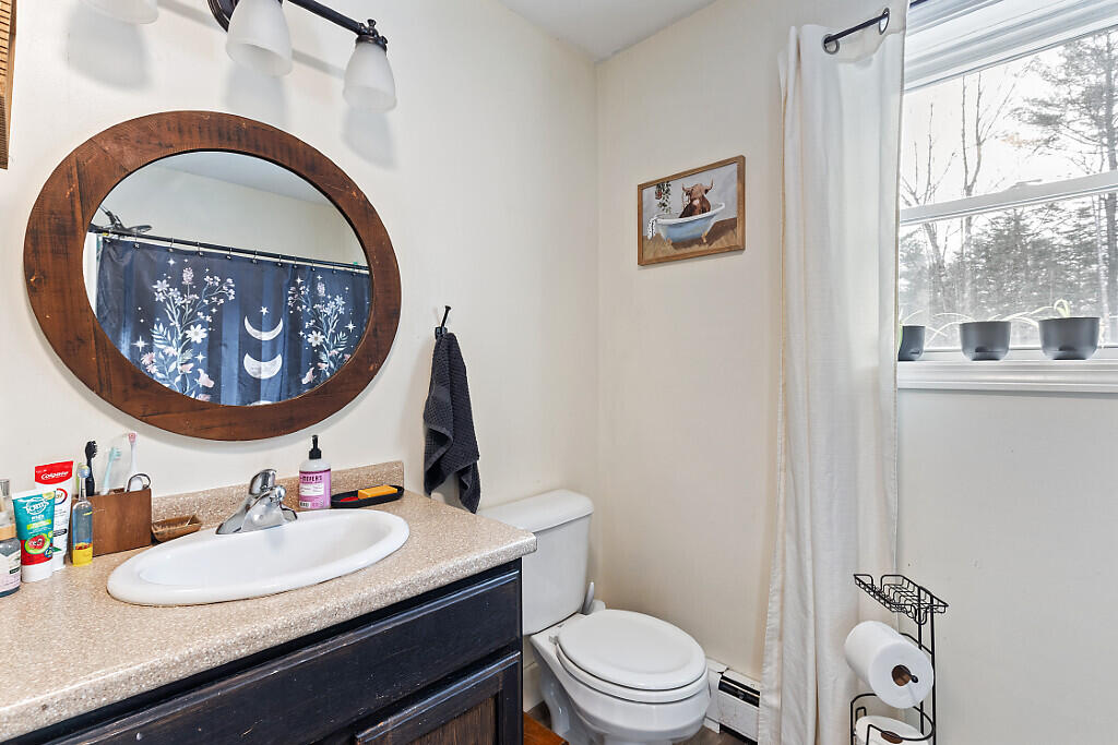 4 Youngs Drive Leeds ME 04263