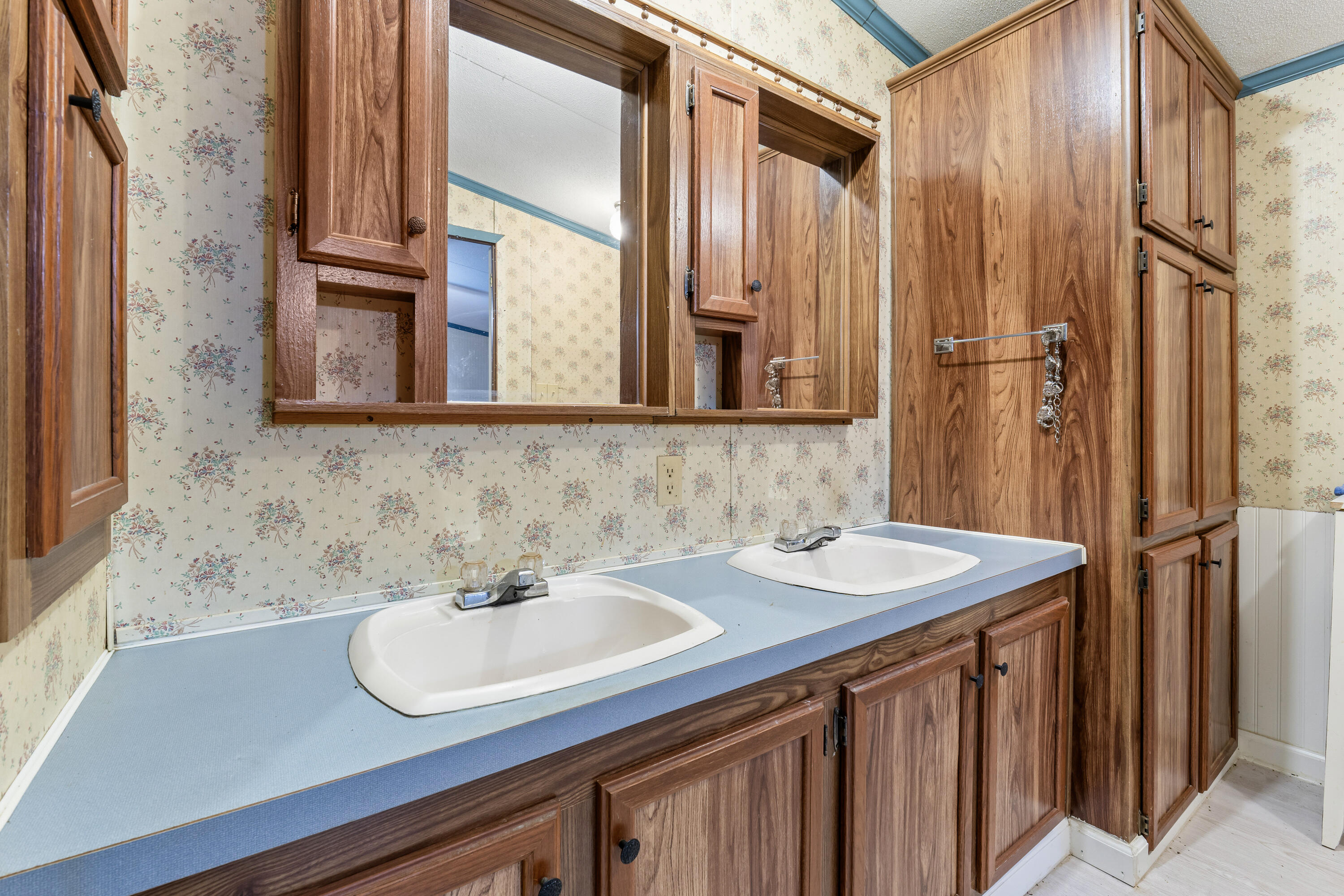 784 E Pond Road Nobleboro ME 04555