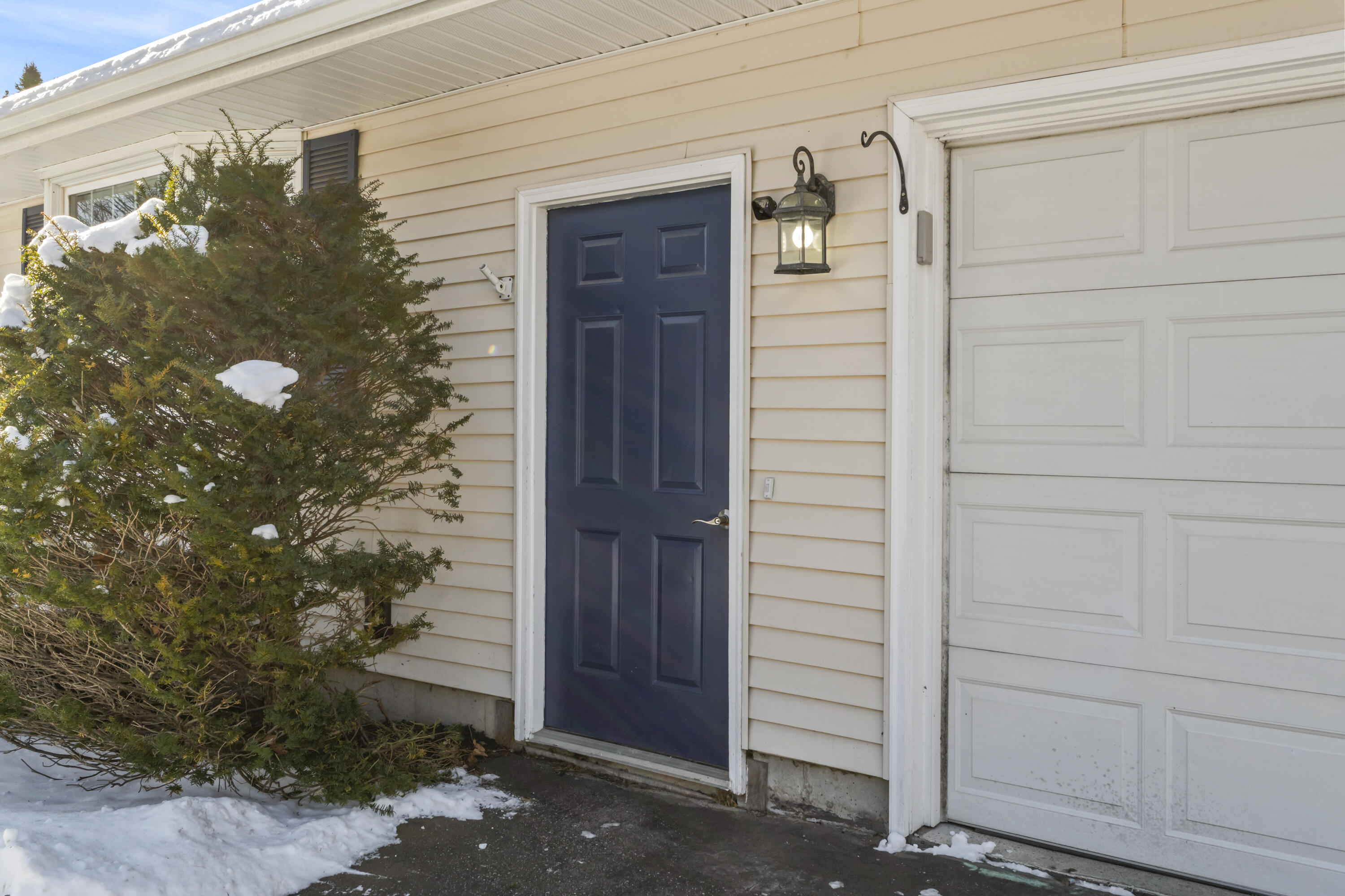 8 Sheffield Avenue Lewiston ME 04240