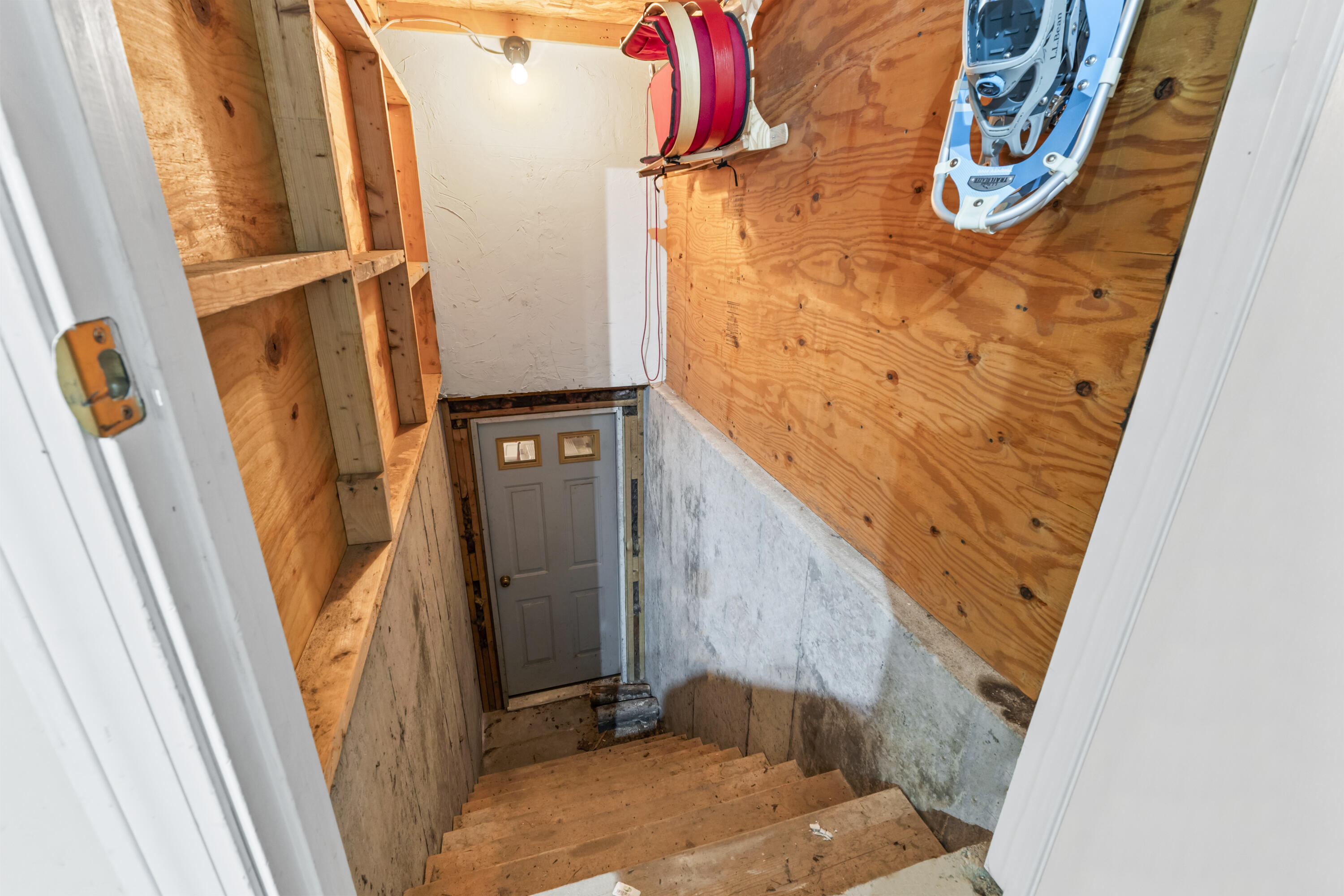 8 Sheffield Avenue Lewiston ME 04240