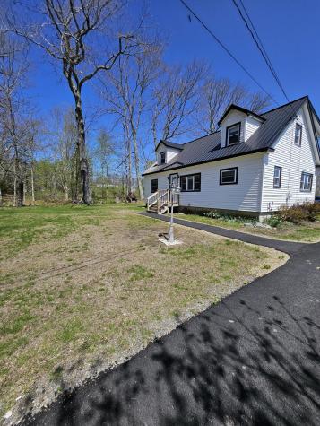 1377 Pushaw Road Glenburn ME 04401